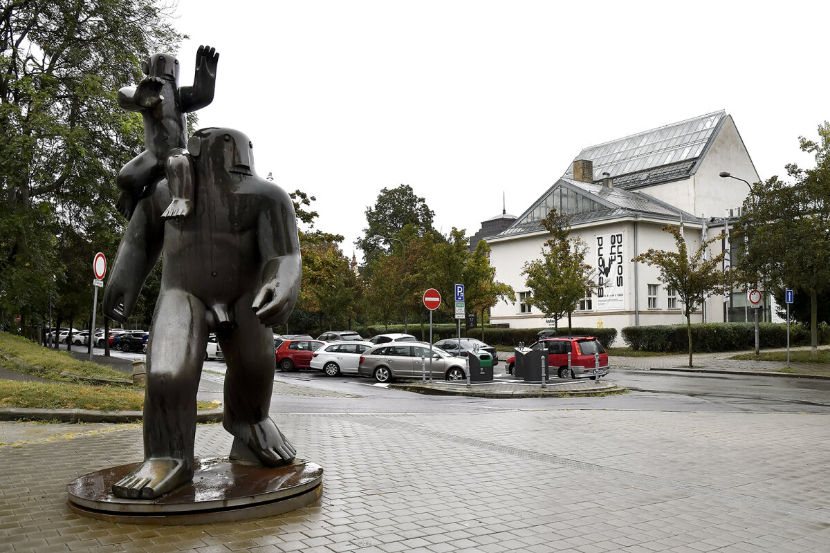 Procházka po sochařských realizacích Maria Kotrby v Brně